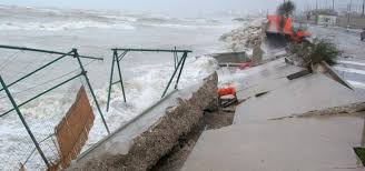Jun 12, 2021 · maltempo nel salento, dopo acquazzone crolla deposito attrezzi a salve. Scuole Chiuse Oggi Allerta Meteo Maltempo Ko Napoli Messina E Venezia