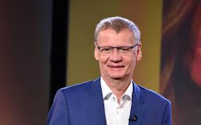 Born 13 july 1956) is a german television presenter, television producer, and journalist. Gunther Jauch Uber Seine Arbeit Fur Die Ard Mit Der Unabhangigkeit War Es Irgendwann Schwierig