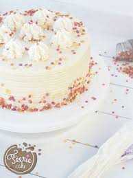 Recette Du Layer Cake Printanier A La Vanille Feerie Cake Gateau De Paques Gateau Moelleux Idee Gateau