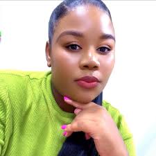 Let's take a moment for the denim shorts of the season: the Bermuda.  👏🏾👏🏾👏🏾 High-waisted, slightly baggy with a straight leg, these are  the shorts you'll be living in! 👌🏾 Shop in-store