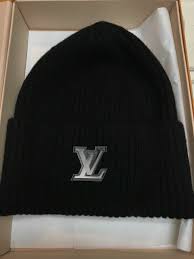 It is crafted from a wool and cashmere blend, with metallic lurex fibers adding an elegant highlight. Louis Vuitton Logo Initials Ahead Black Cotton Beanie M76591