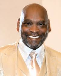 L.A. Sentinel's Very Own Robert 'Cameraman' Torrence Sr. Honored as Top  Celebrity Photographer