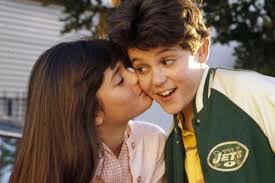 Atriz revela que série 'Anos Incríveis' foi cancelada por causa de acusação  de assédio