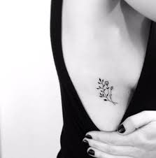 Además, el símbolo om, como su nombre bien indica, es la entrada de la paz con la meditación. Tattoos Pequenos Para Mujer Mt Tattoo Gallery