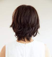 トレンドの 外ハネ は 短めヘアが取り入れやすい 40代のボブヘア ヘアカット ショートのヘアスタイル ヘアスタイリング