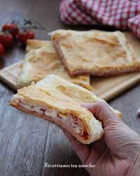 Pasta gratinata con prosciutto cotto e mozzarella. Parigina Di Pasta Sfoglia Veloce Ripiena Di Prosciutto E Mozzarella Ricette Ricette Di Cucina Cibo Siciliano