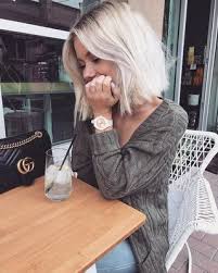 35 Nuances De Blond Polaire Reperees Sur Pinterest Carre Court Blond Coupes De Cheveux Blonds Coloration Blonde