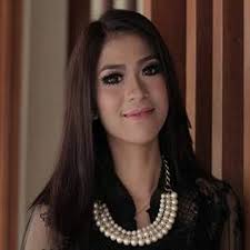 Listen to Elsa Pitaloka