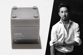 こちらはuevo ウェーボ の デザインキューブ というヘアワックスです かれこれ18年くらい通っている表参道の美容室 アルファラン のスタイリスト 越智めぐみさんにすすめられて使っている商品です クラシックなメンズヘアスタイル メンズ ヘアスタイル