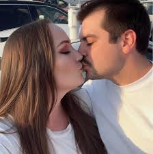 What townhouses or duplexes are available for rent in Albany, Oregon?