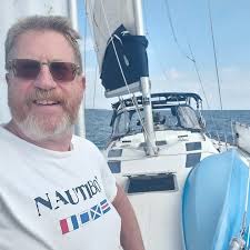 Mast raising system for trailer sailors?