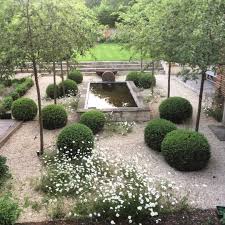184 Likes 4 Comments Julia Wylie Juliawyliegardener On Instagram Daisydaisy Gravel Garden Garden Design Garden Planning