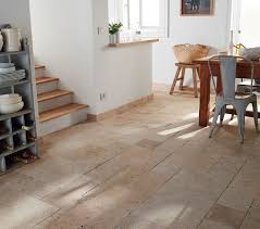 Un showroom de 4500m² situé dans la z.i.2 saint pierre. Carrelage Pierre Naturelle Terre Cuite Gres Cote Maison