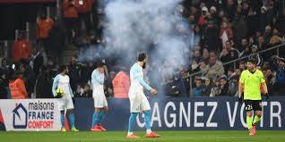 Lille 2020/2021 fikstürü, iddaa, maç sonuçları, maç istatistikleri, futbolcu kadrosu, haberleri, transfer fikstür sayfasında lille takımının güncel ve geçmiş sezonlarına ait maç fikstürüne ulaşabilirsiniz. Reprise D Om Lille Interrompu 35 Minutes Apres L Explosion D Un Petard A Proximite Des Joueurs Marseillais