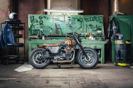 lady bobber by officine sbrannetti lordofthebikes motoguzziv7 officine custom bike skyuno custombike ladybike moto guzzi motociclette motori