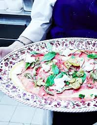 Carpaccio De Boeuf Au Parmesan Fenouil Croquant Et Jeunes Pousses Pour 4 Personnes Recettes Elle A Table Recette Recette Carpaccio Carpaccio Boeuf