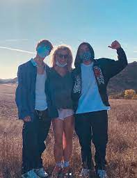 Following son jayden's explosive instagram live about life with mom. Britney Spears S Two Sons Tower Over Singer In Rare Family Photo Hello