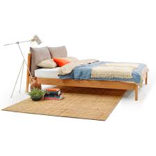 Flötotto betten haben eine rahmenkonstruktion aus 48 x 48 mm starken massivholzprofilen in unsere nachtkonsole hat eine höhe von 49 cm die sich ideal zu unseren betten kombinieren lässt. Bett Liv Von Moller Design