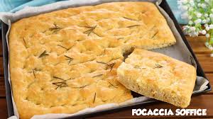 100 grammi di farina, 70 ml circa di acqua, sale quanto basta, olio extravergine di oliva. Fatto In Casa Da Benedetta Focaccia Soffice Facebook