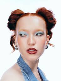 Client: Mercedes Maybach @mercedesmaybach Agency: Antoni @antoniberlin  Creative Director: David Kaufmann @dvd.ka Head of Creative Production: Aras  Sehatkar @mjxas.work Junior Art Director: Gustav Heinsen @gusboss Account  Director: Larissa Schenkat ...