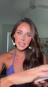 Lydia Peck's Instagram, Twitter & Facebook