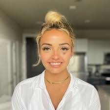 Isabella Condo's Instagram, Twitter & Facebook