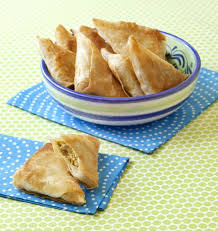 Briouates Au Thon Et Pommes De Terre Ramadan Recette Recettes De Cuisine Recette De Cuisine Marocaine Briouates