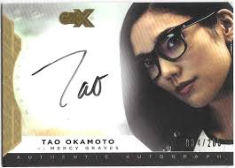 2019 DC CZX Super Heroes Super-Villains Autografo Tao Okamoto (Mercy Graves)