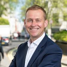 Lisa Mui's Instagram, Twitter & Facebook