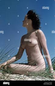 Menschen, nackte, nackte Frau am Strand, 1950er, 50er, Erotik  Stockfotografie - Alamy