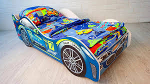 Pada masa yang sama, banyak bilik kecil, jadi sukar untuk menempatkan perabot yang sesuai di dalamnya. Kereta Tidur Untuk Kanak Kanak 64 Gambar Model Kanak Kanak Dalam Bentuk Kereta Sofa Dan Katil Bertingkat Dalam Bentuk Enjin Kebakaran Katil Loteng
