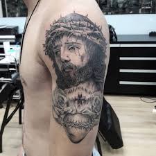 É uma aliança entre um indivíduo e o grande deus lúcifer, visando obter prosperidade, sucesso, dinheiro, e mais. Ge Santiago Tattoo Tattoo Jesus E O Sagrado Coracao Agendamentos E Orcamentos Pelo Whatsapp 31 97305 4671 Tatuagem Tattoo Religioustattoo Tatuagemreligiosa Jesustattoo Tattooartist Estudiodetatuagem Blackandgreytattoos Tatuagemsombreada