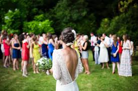 The top 26 best bouquet toss songs and creative ideas for your upcoming wedding reception by art of sound. 40 Bouquet Toss Songs For The Dancing Queens 2020 365canvas Blog