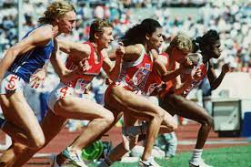 She married al joyner, the 1984 triple jump olympic champion and changed her name to florence griffith joyner and eventually picked up the. Glamourgirl Im Zwielicht Vor 20 Jahren Stirbt Us Sprintqueen Flo Jo