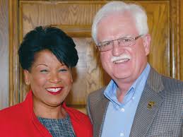 OAPSE Backs Brown for Re turn to Su preme Court