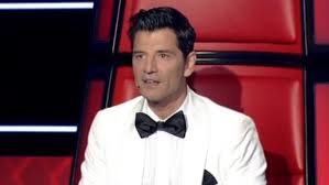 Το the voice of greece, το show που έδωσε φωνή στο όνειρο είναι και πάλι κοντά μας μέσα από τη συχνότητα του σκαϊ.με κριτές τους ελεωνόρα ζουγανέλη, πάνο. O Sakhs Roybas 3eka8arise Sto Finale Toy Voice Diabazw Polla Poy Grafontai Zappit