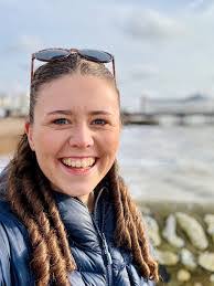 Naomi Harrington's Instagram, Twitter & Facebook