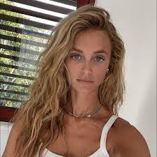 Lynette Bock's Instagram, Twitter & Facebook