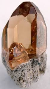 O Topaz The Gemstone List O In 2020 Mineral Stone Crystals Minerals Minerals And Gemstones