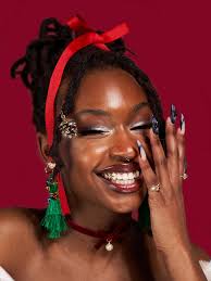 ✨Anthora✨ . . The Anthora is a design for a disposable coffee cup. Designed  by Leslie Buck, this cup captured the essence of urban grit and warmth,  becoming a cherished icon in