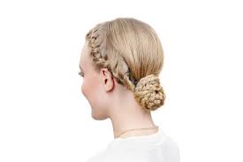 57367 frisuren bilder in unserer frisurengalerie. Frisuren Zum Nachmachen Mit Einem Haarband Zur Abendfrisur So Geht S Brigitte De