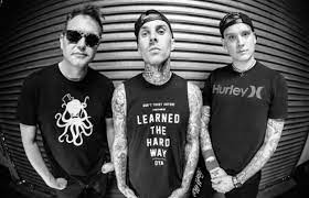 The band currently consists of bassist and vocalist mark hoppus, drummer travis barker, and guitarist and vocalist matt skiba. Here S The First Blink 182 Band Photo Without Tom Delonge Alternative Press