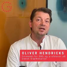 Ekspert om covid-19-vaccine og pausering af medicin