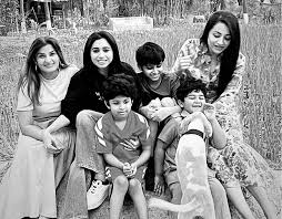 The project, which is being made with a massive budget, is produced by the popular banner lyca productions. Aarti Ravi Shares Pictures With Actors On Ponniyin Selvan Sets The News Minute