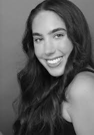 Mia Costa's Instagram, Twitter & Facebook