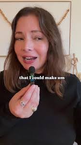 Anna Pasek's Instagram, Twitter & Facebook