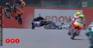 World news in italian » mugello, incidente in moto3 per dupasquier: Yzgudke2pde Zm