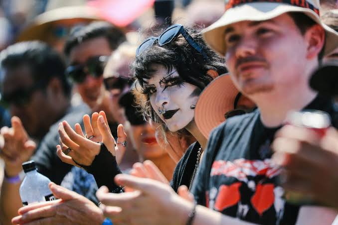 Siouxsie, Iggy Pop lead weather-interrupted Cruel World - Los Angeles Times
