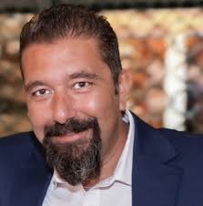 فتاة نصف عارية في شوارع بيروت.. وقوى الأمن توضح!