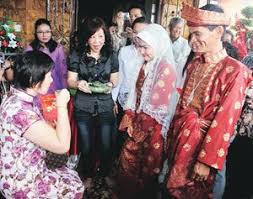 Farhana fauri, puovin & tommy loh pengarah. November 2008 Nikah Halaman 2
